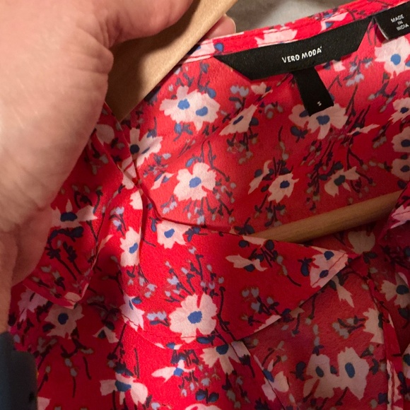 Veto Moda Molly 3/4 sleeve wrap dress in red with floral pattern - Picture 7 of 11